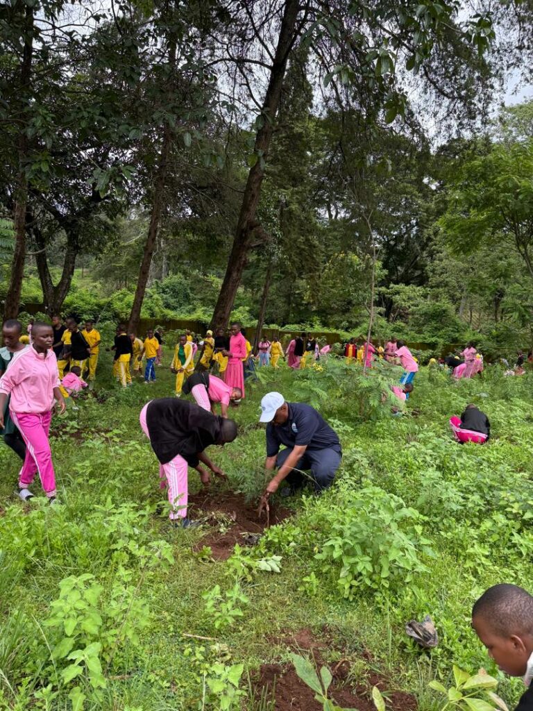 Padre Aidan G. Msafiri Aadhimisha Miaka 63 kwa Kupanda Miti na Kutoa Miche 7,000 20
