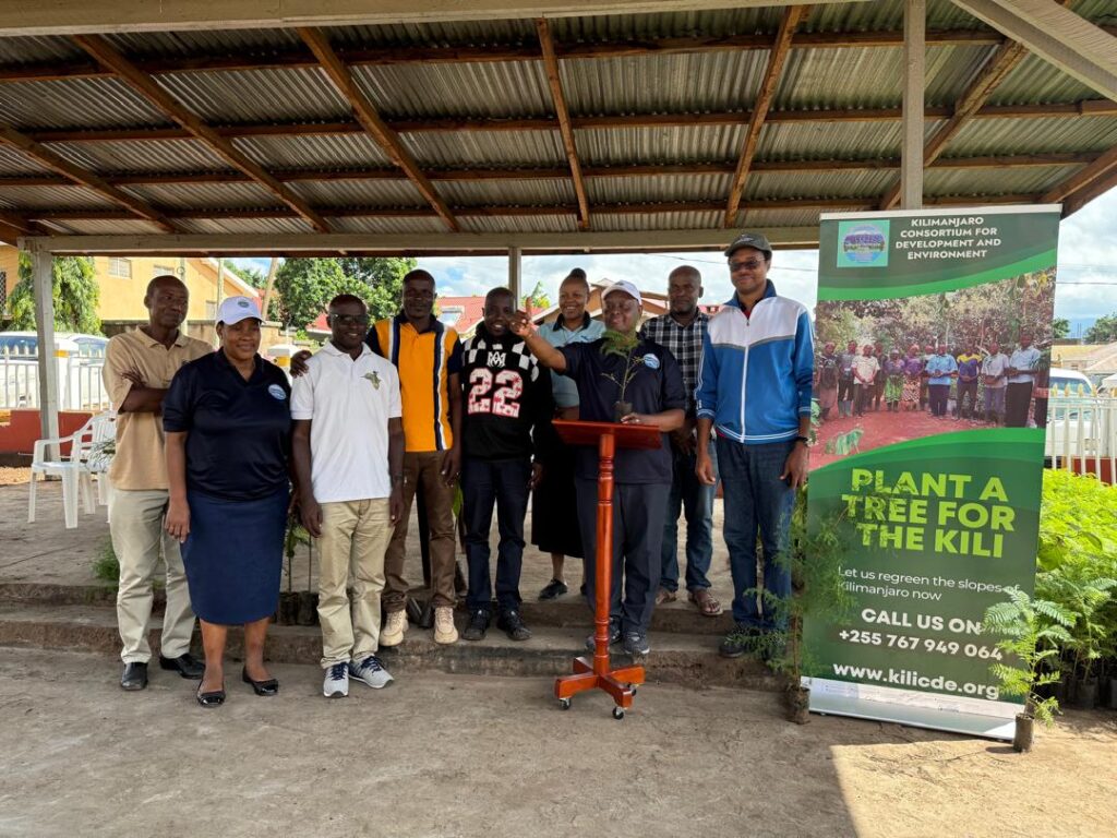 Padre Aidan G. Msafiri Aadhimisha Miaka 63 kwa Kupanda Miti na Kutoa Miche 7,000 23