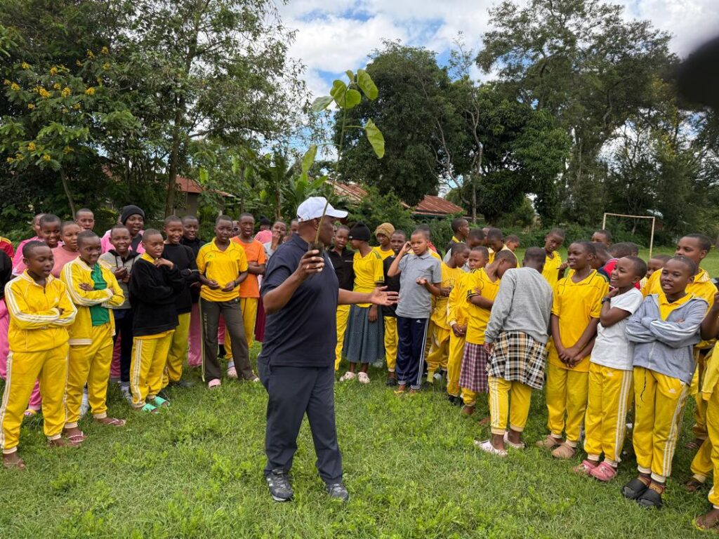 Padre Aidan G. Msafiri Aadhimisha Miaka 63 kwa Kupanda Miti na Kutoa Miche 7,000 6