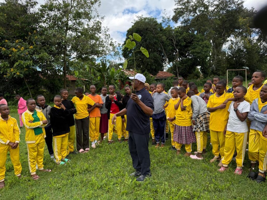 Padre Aidan G. Msafiri Aadhimisha Miaka 63 kwa Kupanda Miti na Kutoa Miche 7,000 9